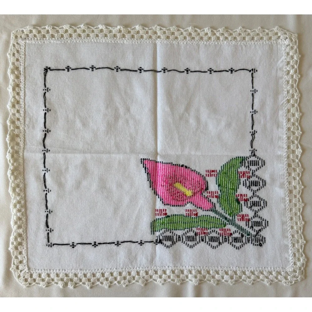 Vintage Cross Stitch Calla Lily Table Topper White Crochet Lace Border 22x21
